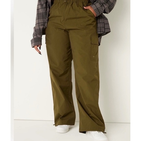 PINK Victoria's Secret Pants - PINK Victoria's Secret Utility Parachute Cargo Baggy Green‎ Athleisure Pants XL.
